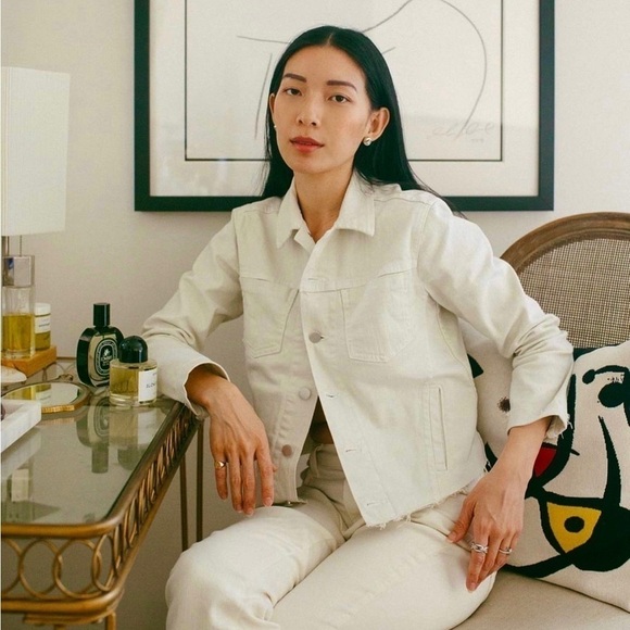 NWT L'AGENCE 90s Ivory Distressed Stretch Denim Raw Hem Crop Slim Jean Jacket S - Picture 11 of 16